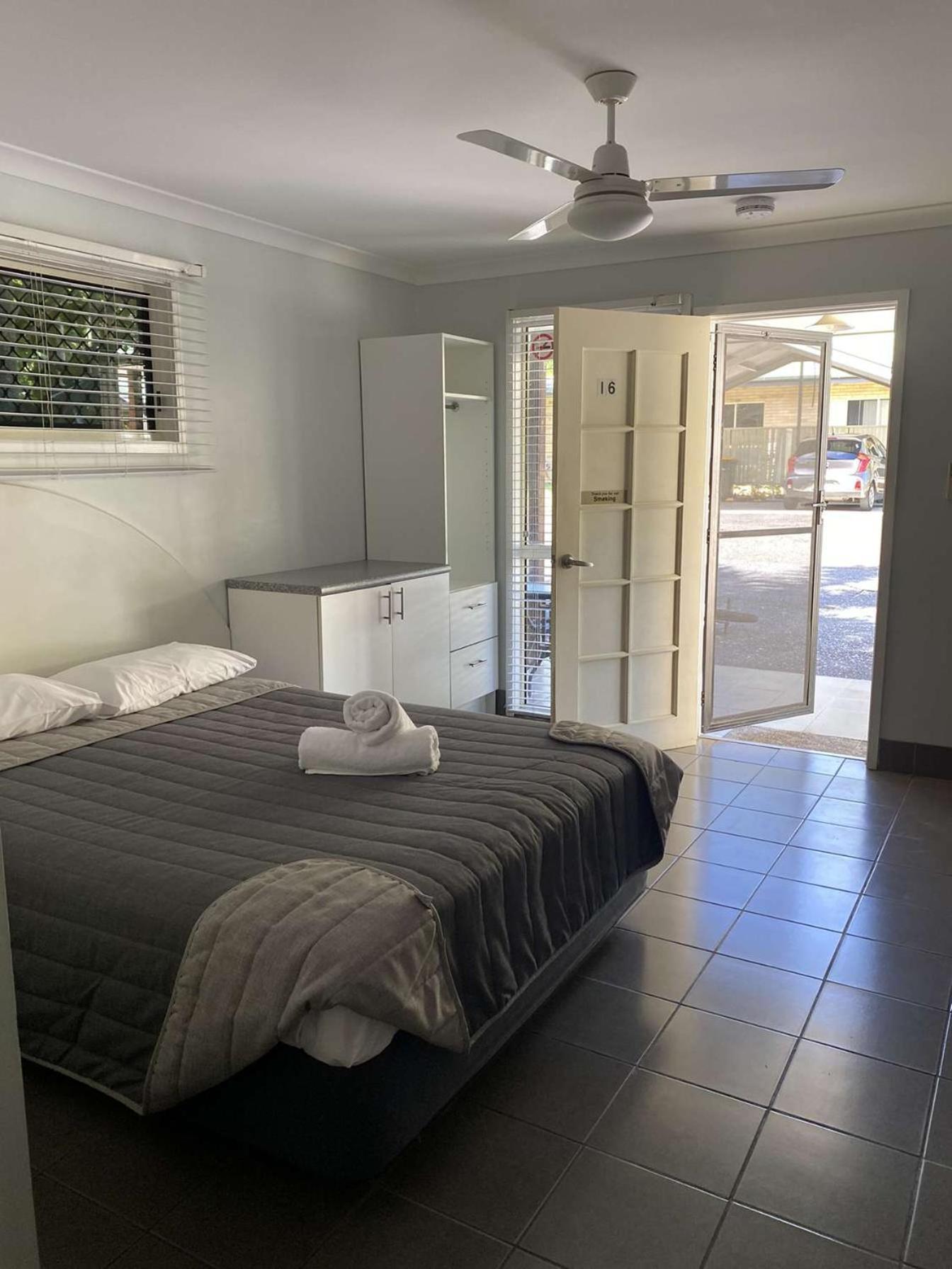 Agnes Palms Motel Агнес Уотър Екстериор снимка
